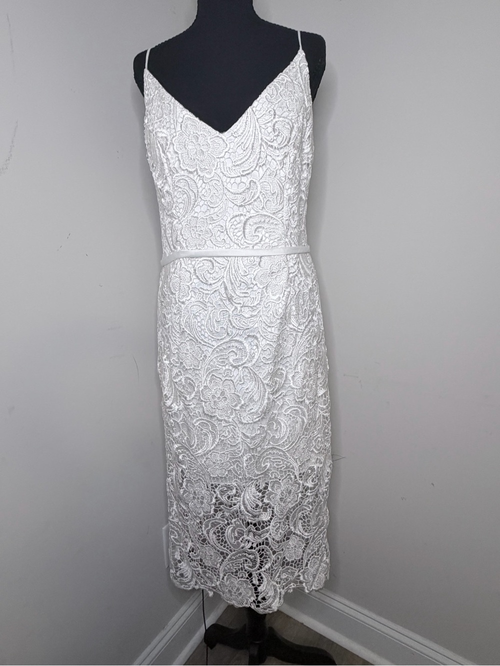 DB Studios Elegant White Lace Slip Dress - V-Neck Spaghetti Straps size 12